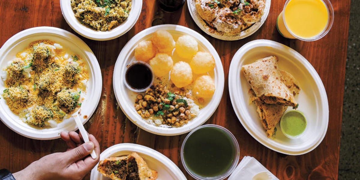 A Guide to Experiencing Kolkata’s Iconic Street Food – Must-Try Dishes & Best Spots