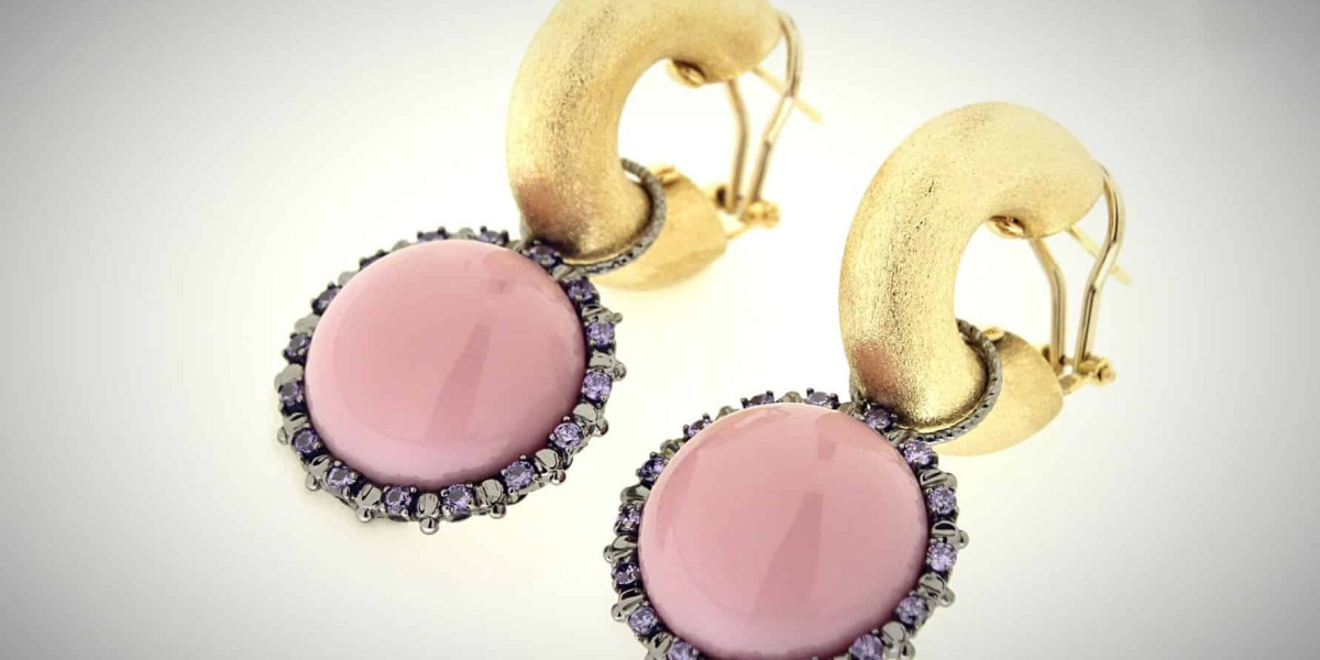 Why Expats Monitor the 18K Gold Price in Dubai Closely