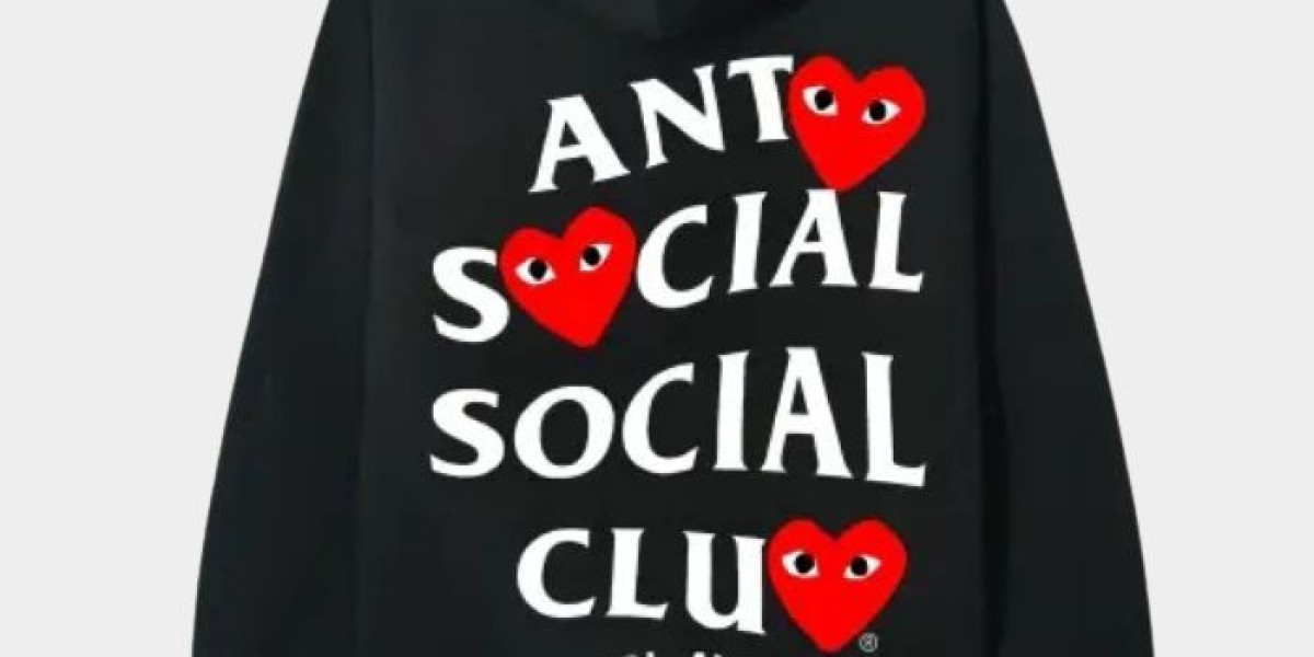 Mixing layers with Comme des Garcons