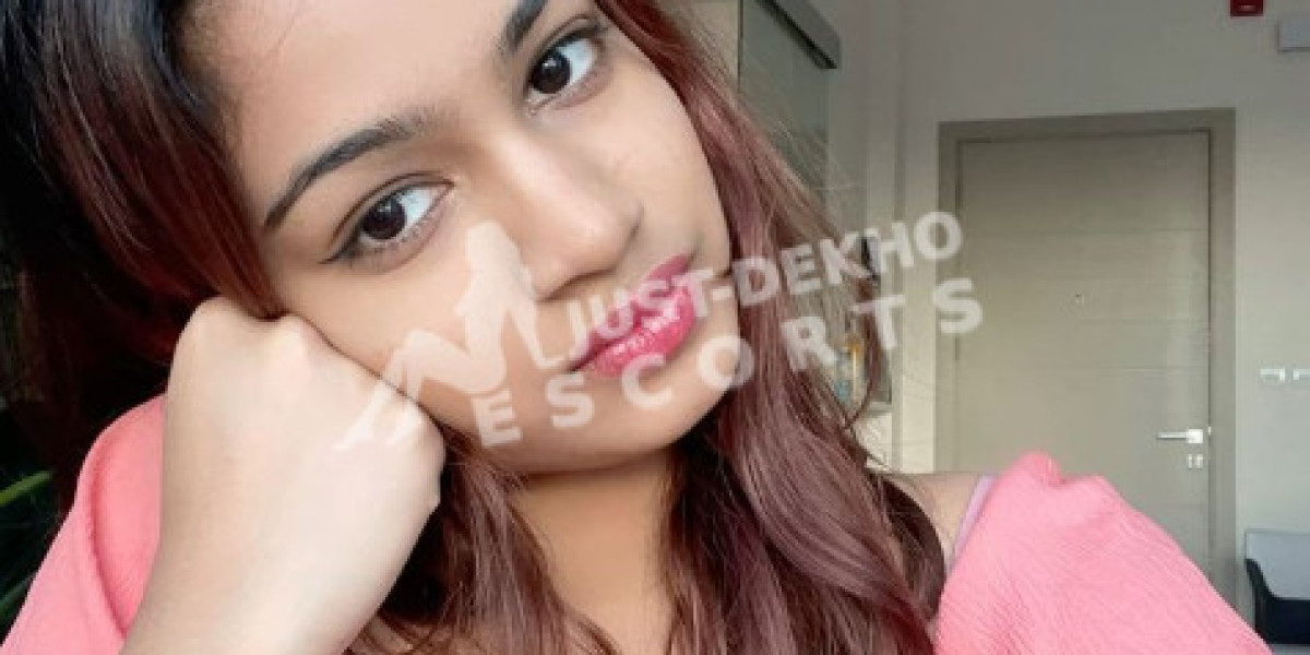 Greetings, adventurous souls! I am Ekanta, a free-spirited enchantress who spins tales of love and rapture