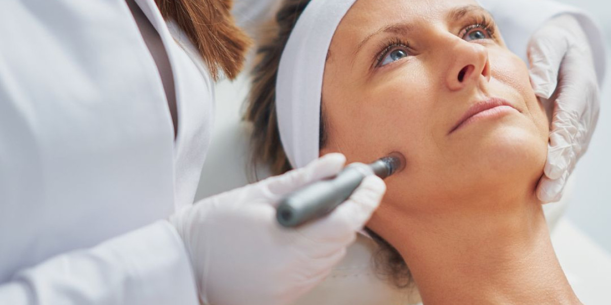 How Hydrafacial Helps Reduce Wrinkles and Boost Skin Health